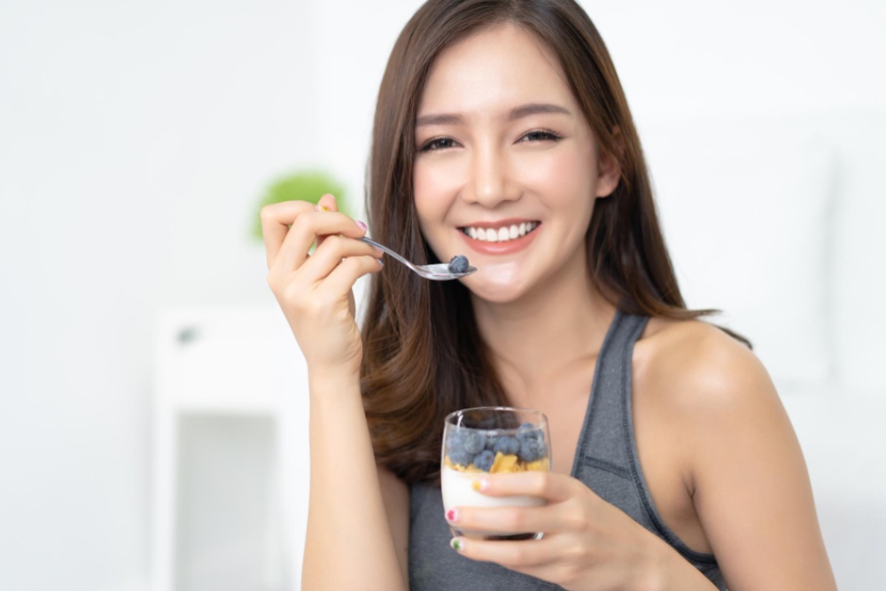 How Long After Teeth Whitening Can I Eat Normally?